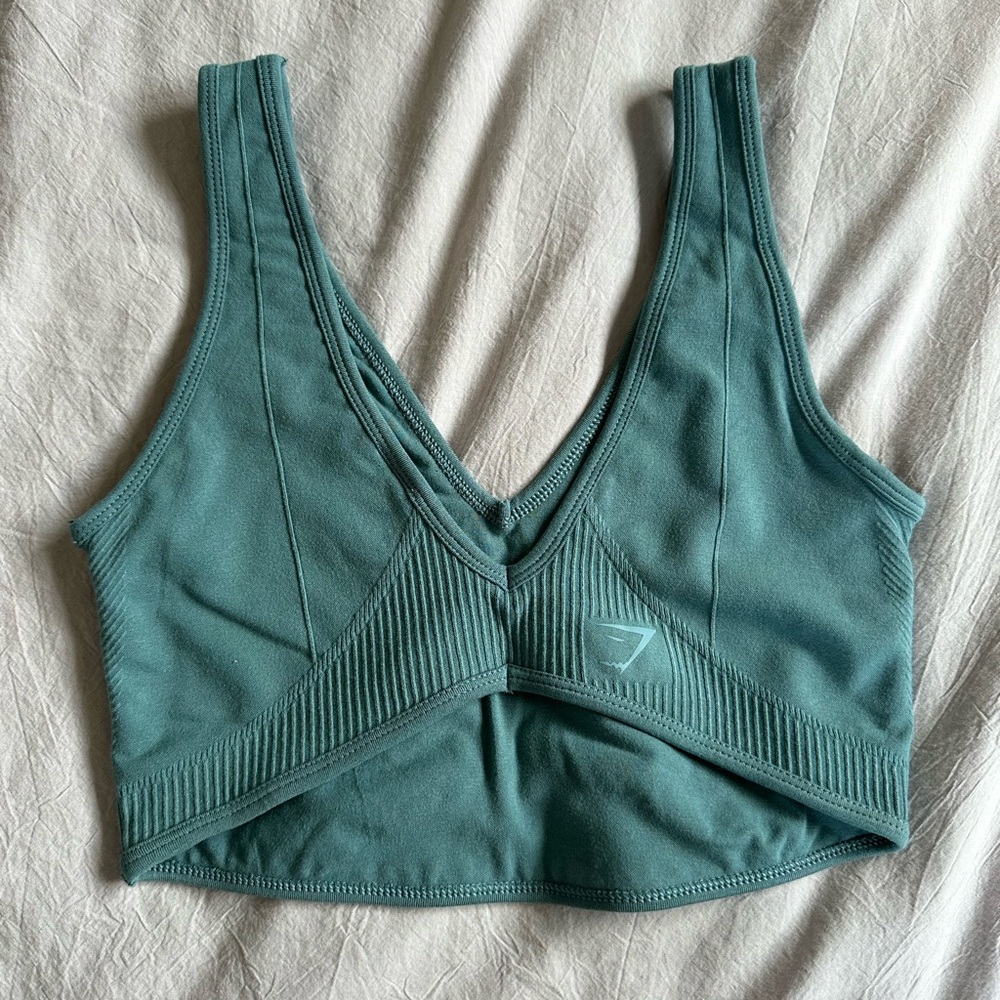 Never worn Gym shark sports bra size M